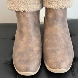 Skechers Arya Rumout Taupe Boots 8 1/2